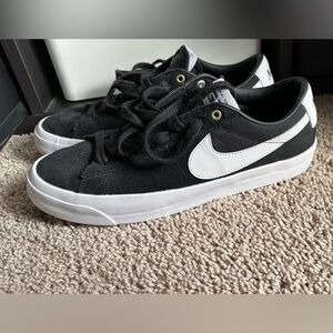 Black and white Nike SB zoom Blazer Low Pro Gt